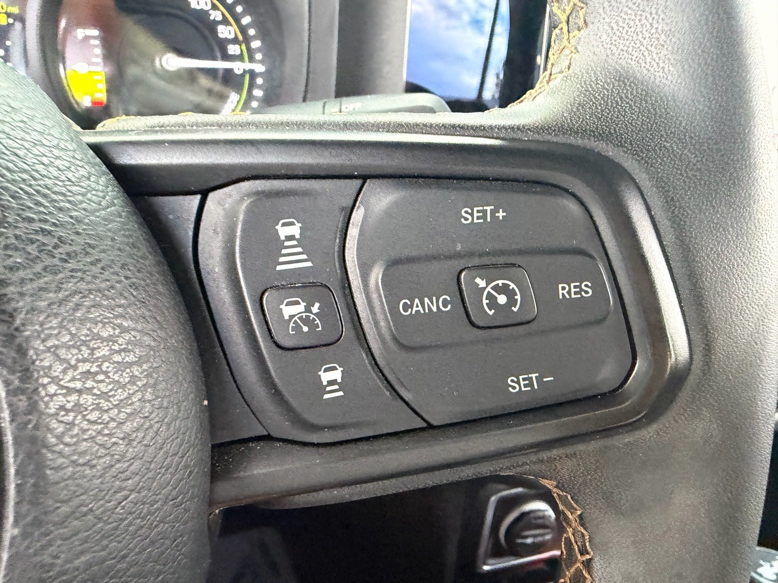 Used 2024 Jeep Wrangler Unlimited w/ Convenience Group AWD/4WD image 28