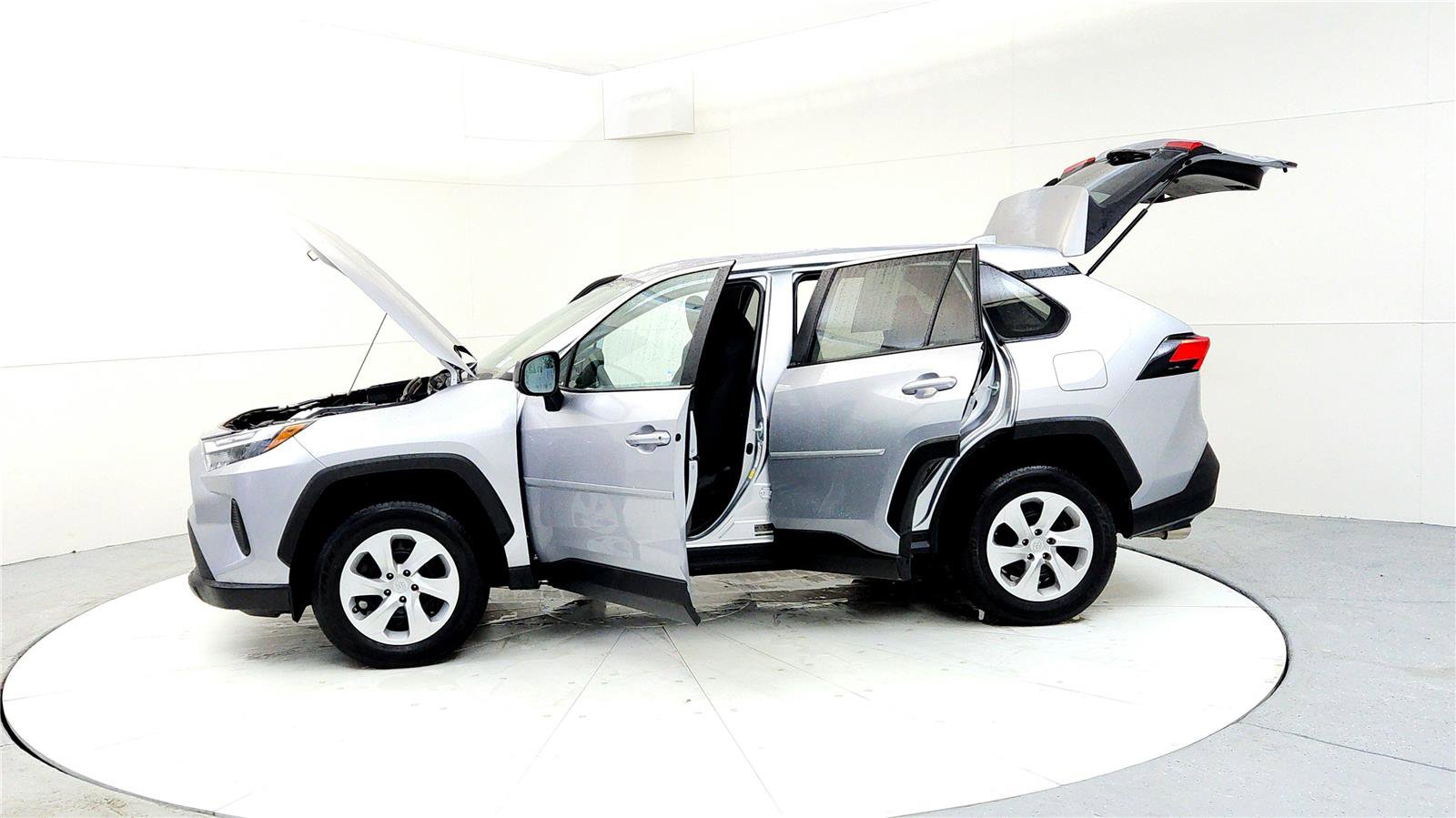 Used 2024 Toyota RAV4 LE image 10