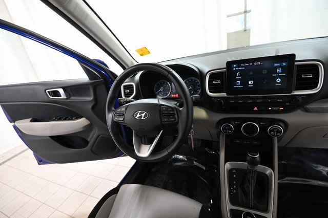Used 2022 Hyundai Venue SEL image 25