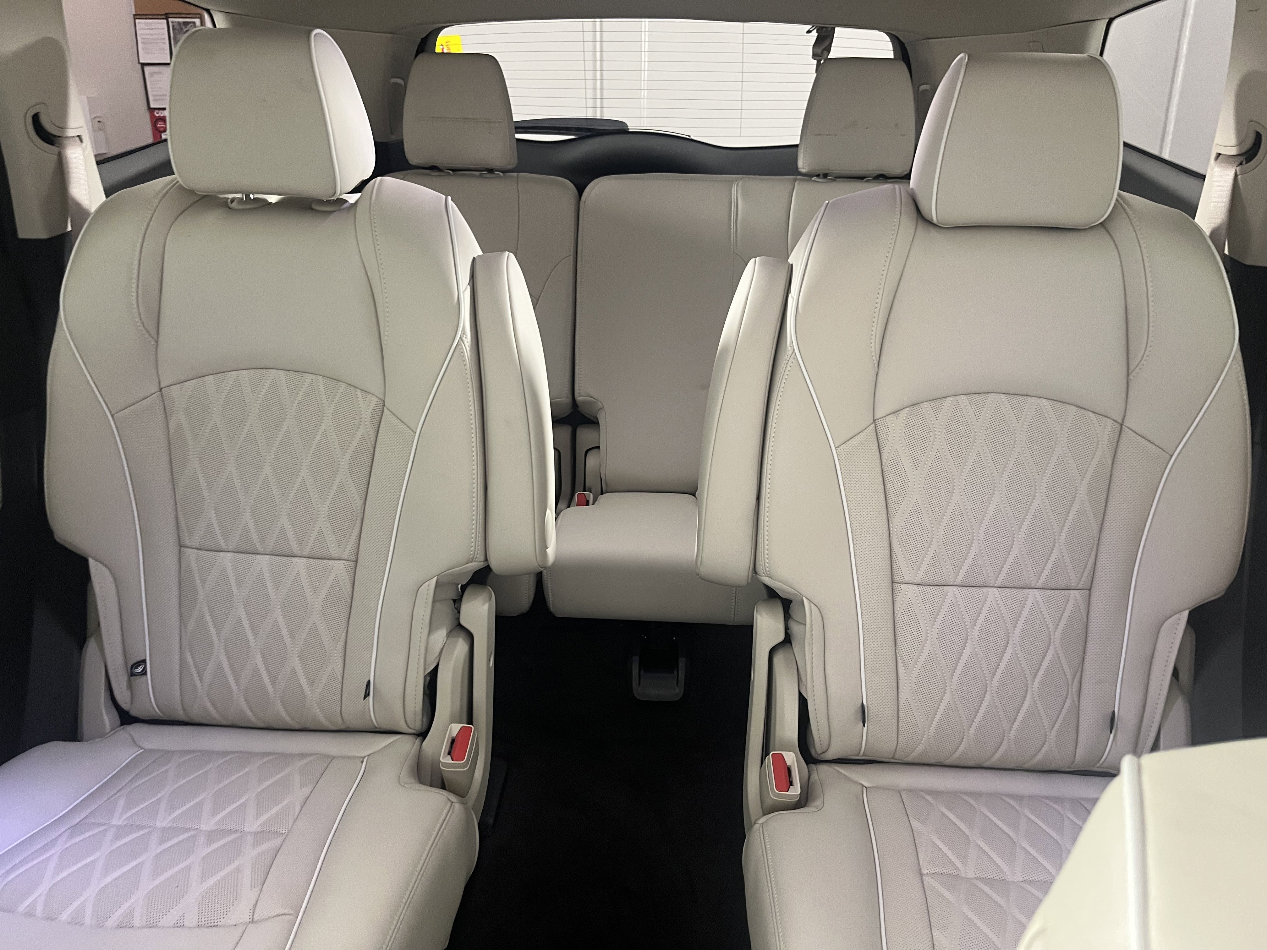 Used 2023 Buick Enclave Avenir w/ Avenir Technology Package image 23