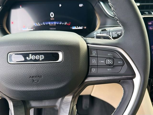 Used 2025 Jeep Grand Cherokee Limited w/ Luxury Tech Group II image 36