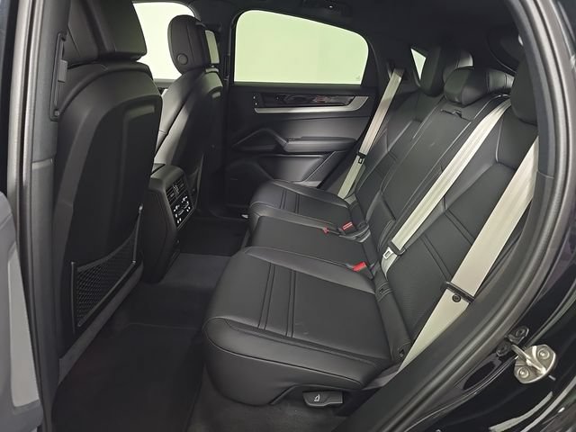 New 2026 Porsche Cayenne Coupe AWD/4WD image 15