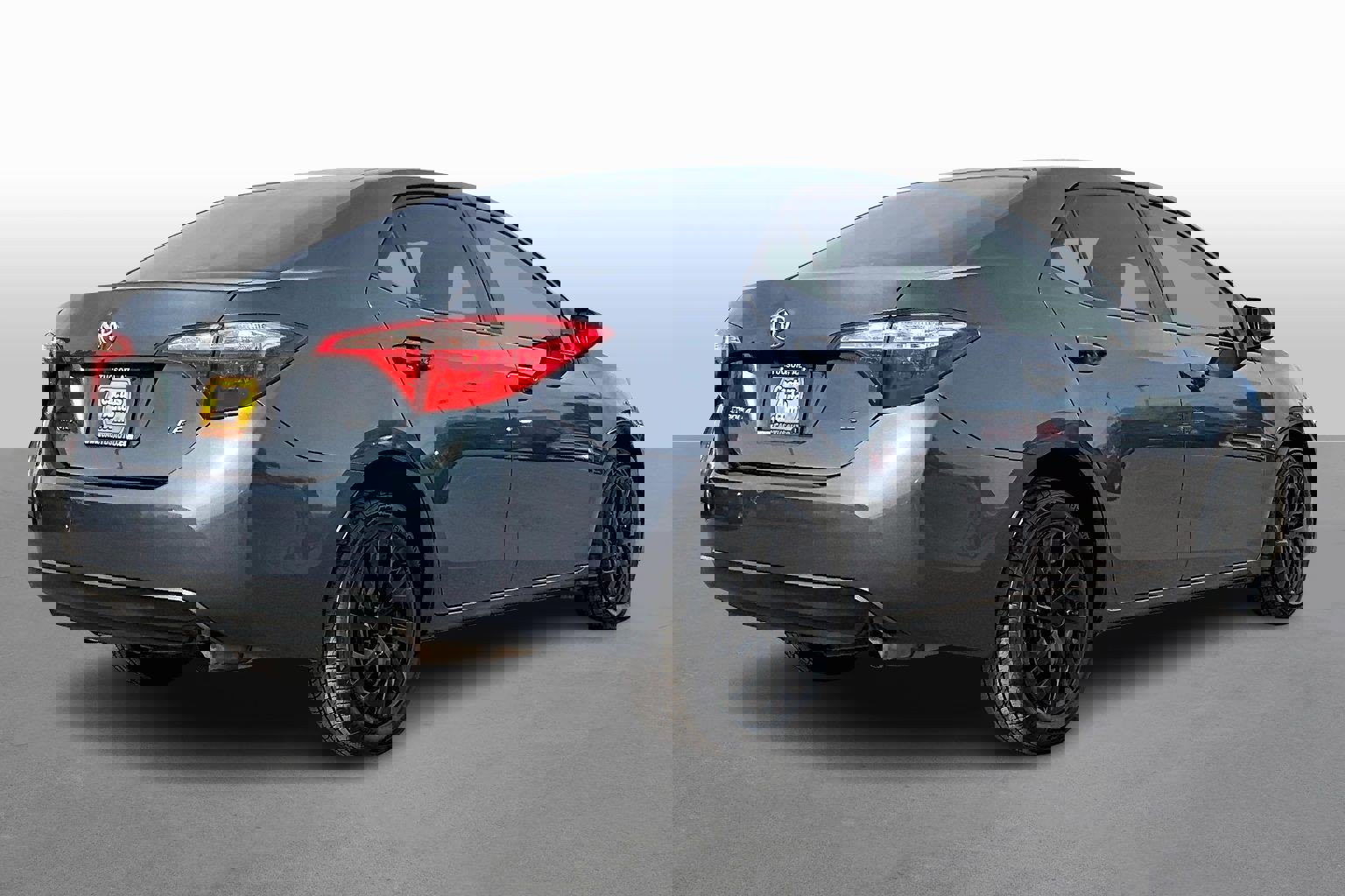 Used 2019 Toyota Corolla L image 2