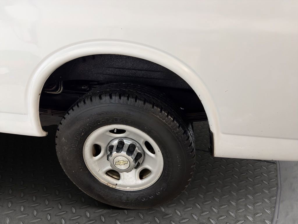 Used 2008 Chevrolet Express 3500 Extended Passenger w/ LT Preferred Equipment Group image 25