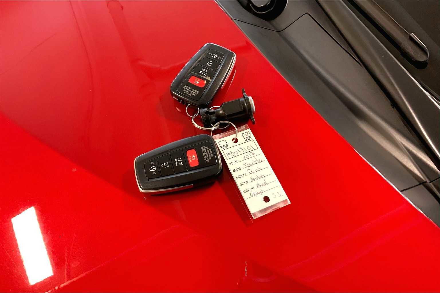 Used 2017 Toyota Prius Prime Advanced image 14