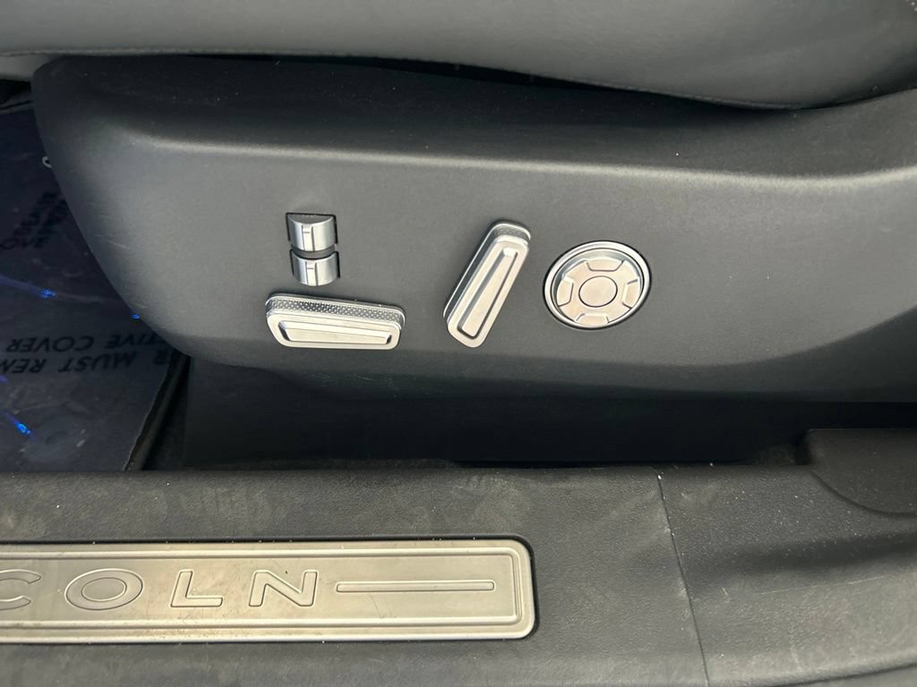Used 2025 Lincoln Nautilus Reserve AWD/4WD image 44