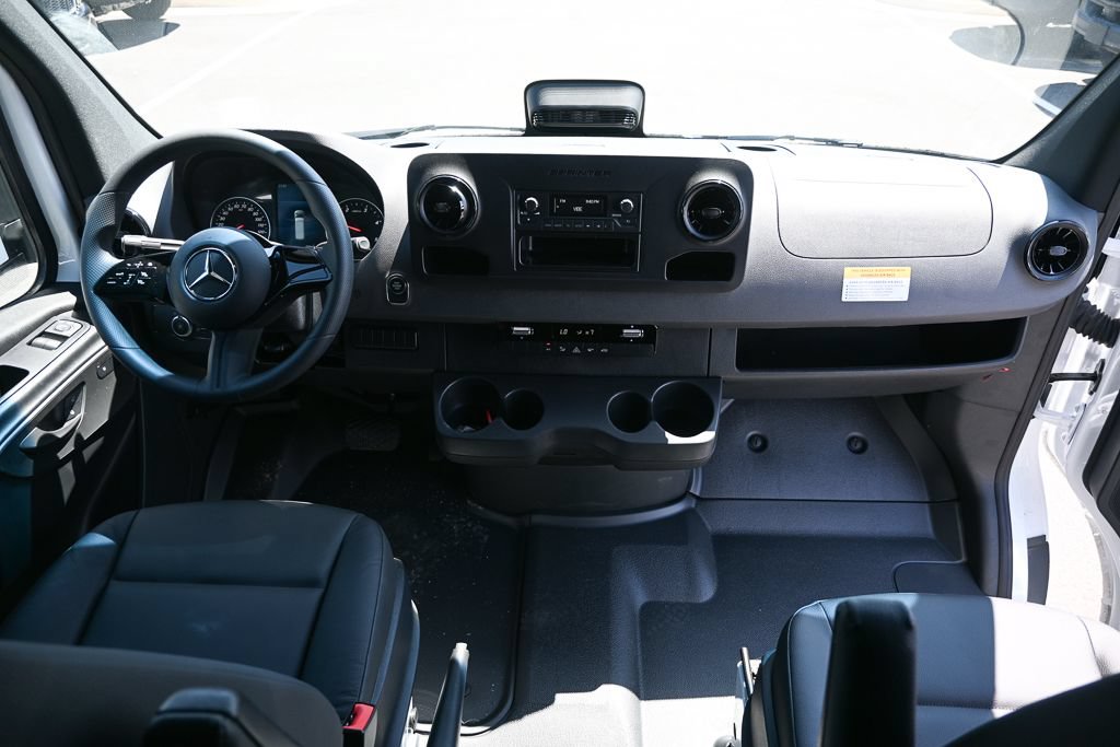 Used 2025 Mercedes-Benz Sprinter 2500 image 17