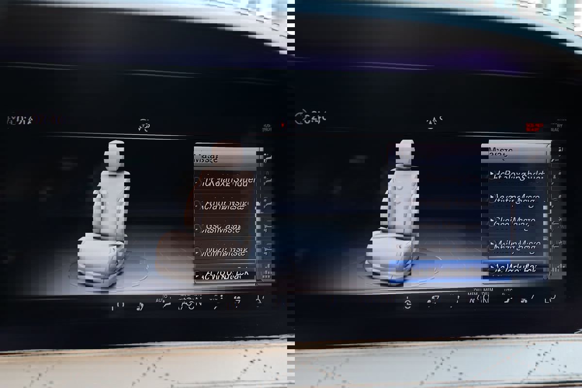 Used 2018 Mercedes-Benz S 560 4MATIC Sedan image 24