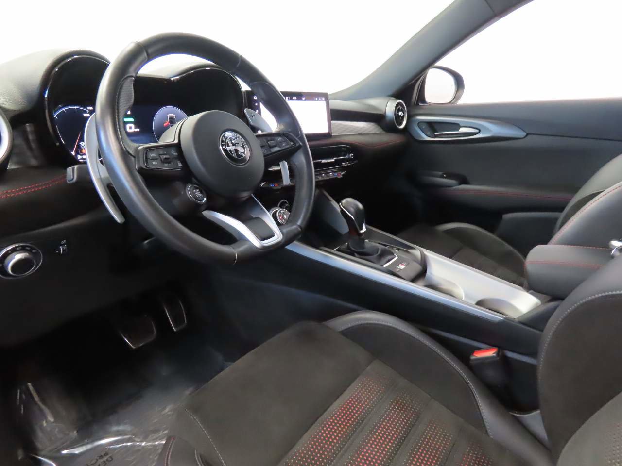 Used 2024 Alfa Romeo Tonale Veloce image 13