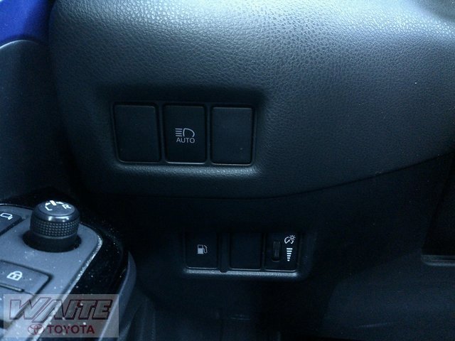 Used 2020 Toyota C-HR XLE image 15