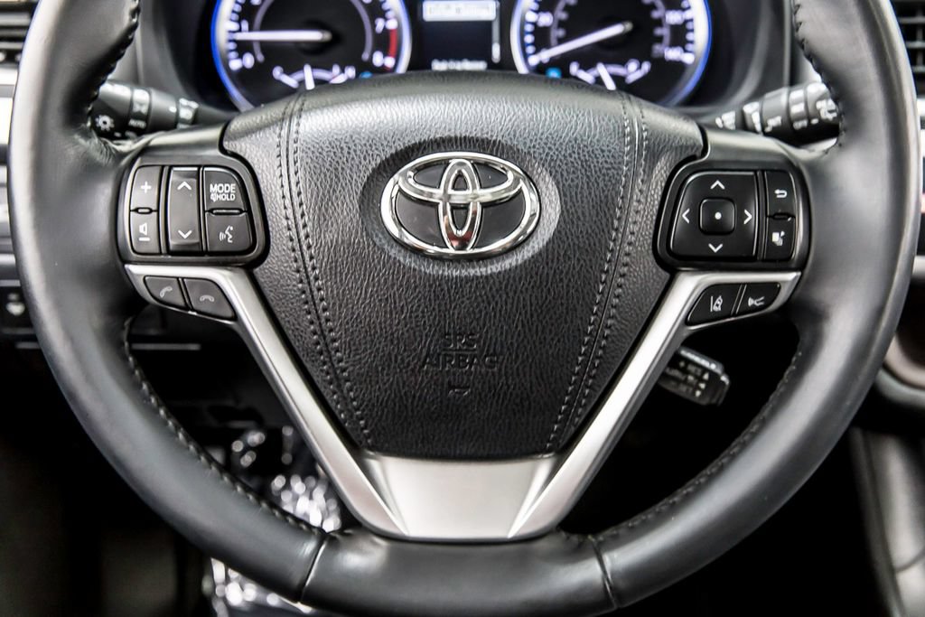 Used 2019 Toyota Highlander XLE AWD/4WD image 25