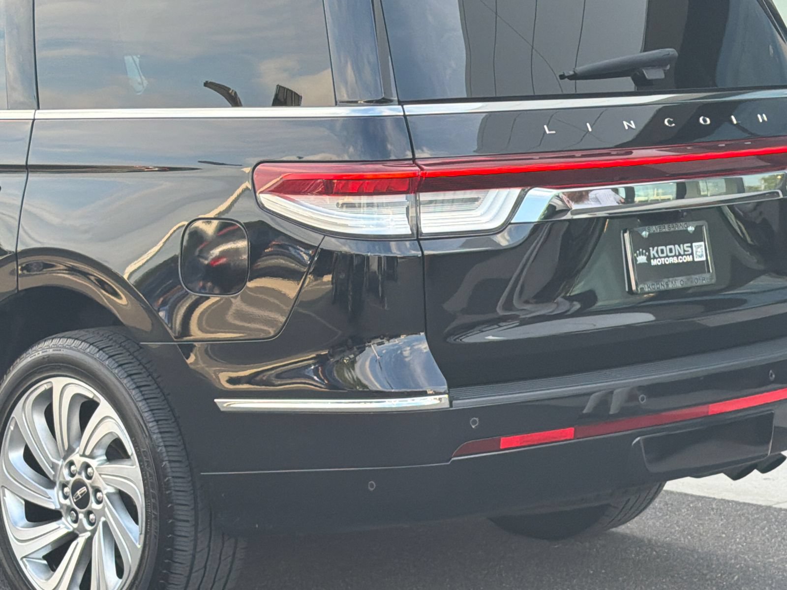 Used 2022 Lincoln Navigator Reserve AWD/4WD image 7