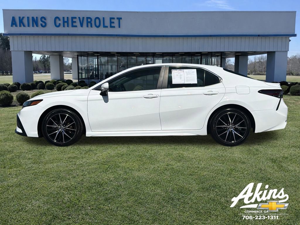 Used 2024 Toyota Camry SE FWD image 1