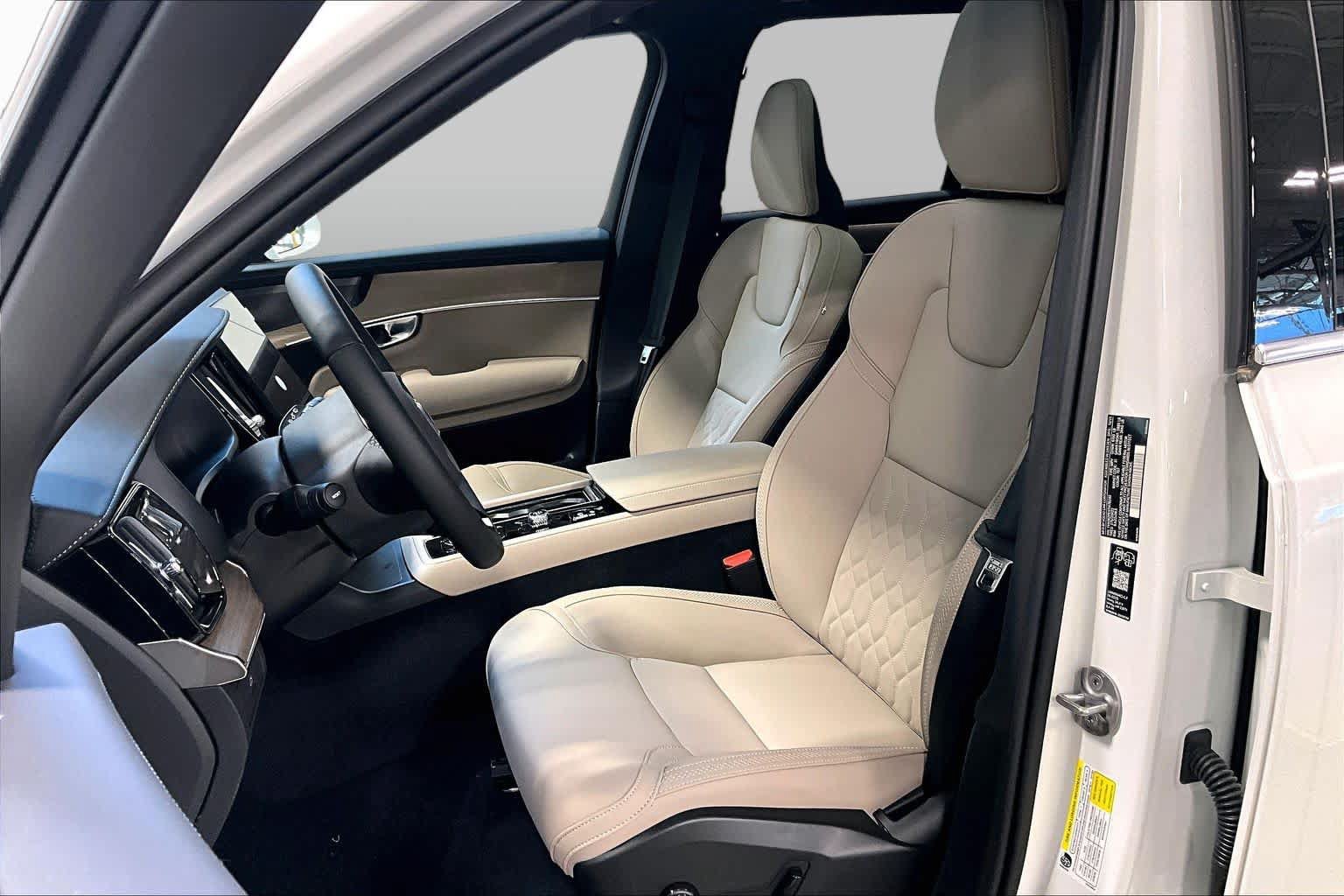 New 2026 Volvo XC90 B6 Plus w/ Protection Package Premier AWD/4WD image 13