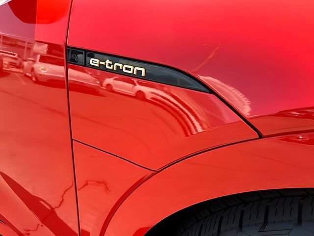 Used 2021 Audi e-tron Prestige w/ Prestige Package AWD/4WD image 12