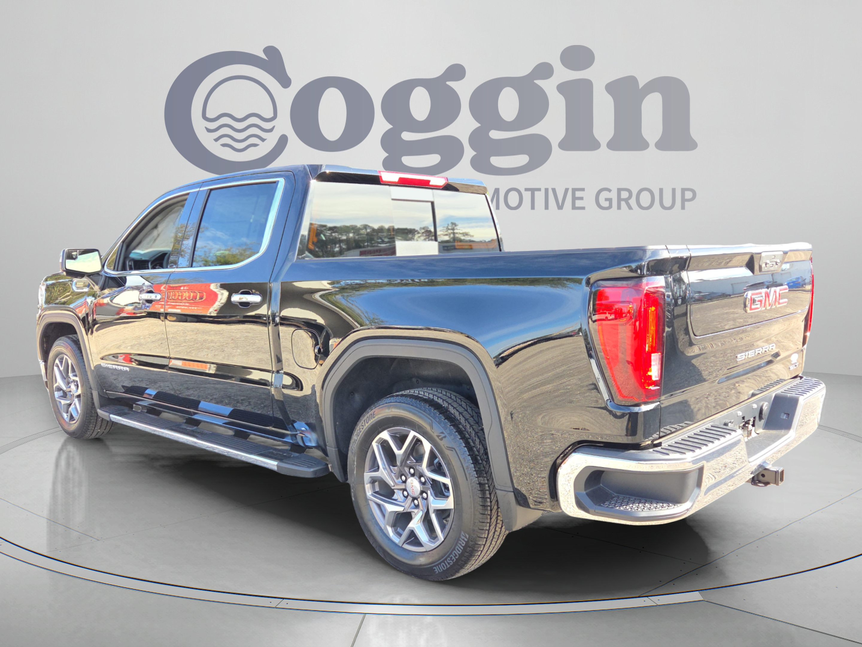 New 2026 GMC Sierra 1500 SLT w/ SLT Premium Package RWD image 9