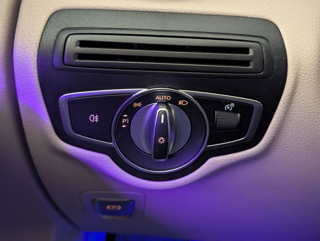 Used 2020 Mercedes-Benz GLC 300 image 49