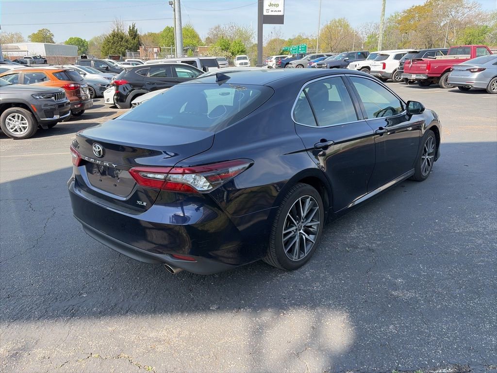 Used 2022 Toyota Camry XLE image 7