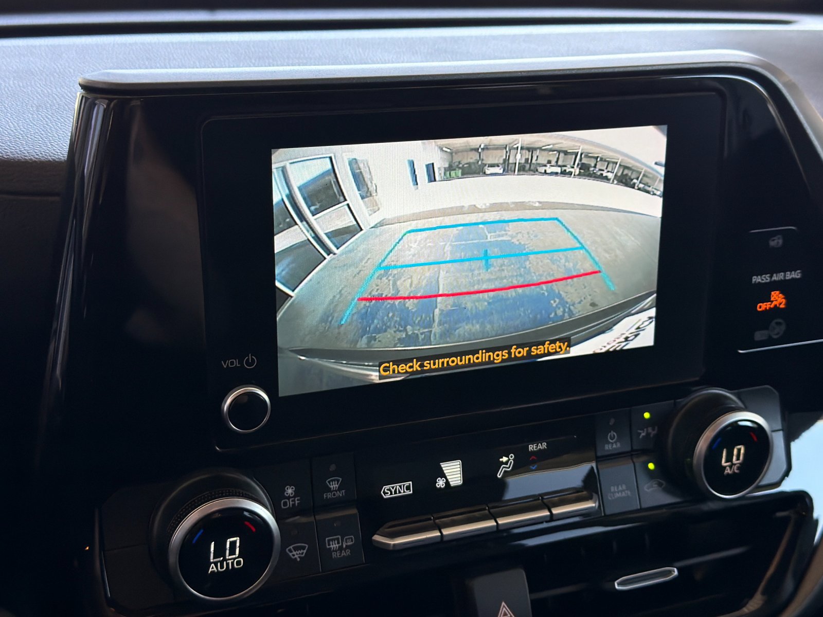 Used 2025 Toyota Highlander LE AWD/4WD image 18