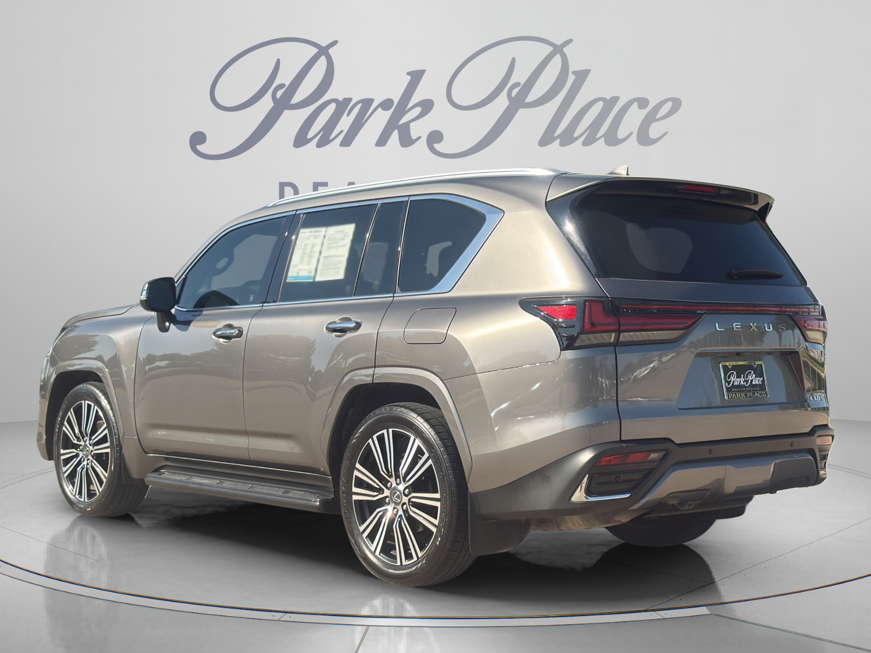 Used 2024 Lexus LX 600 4WD w/ Luxury Package image 3