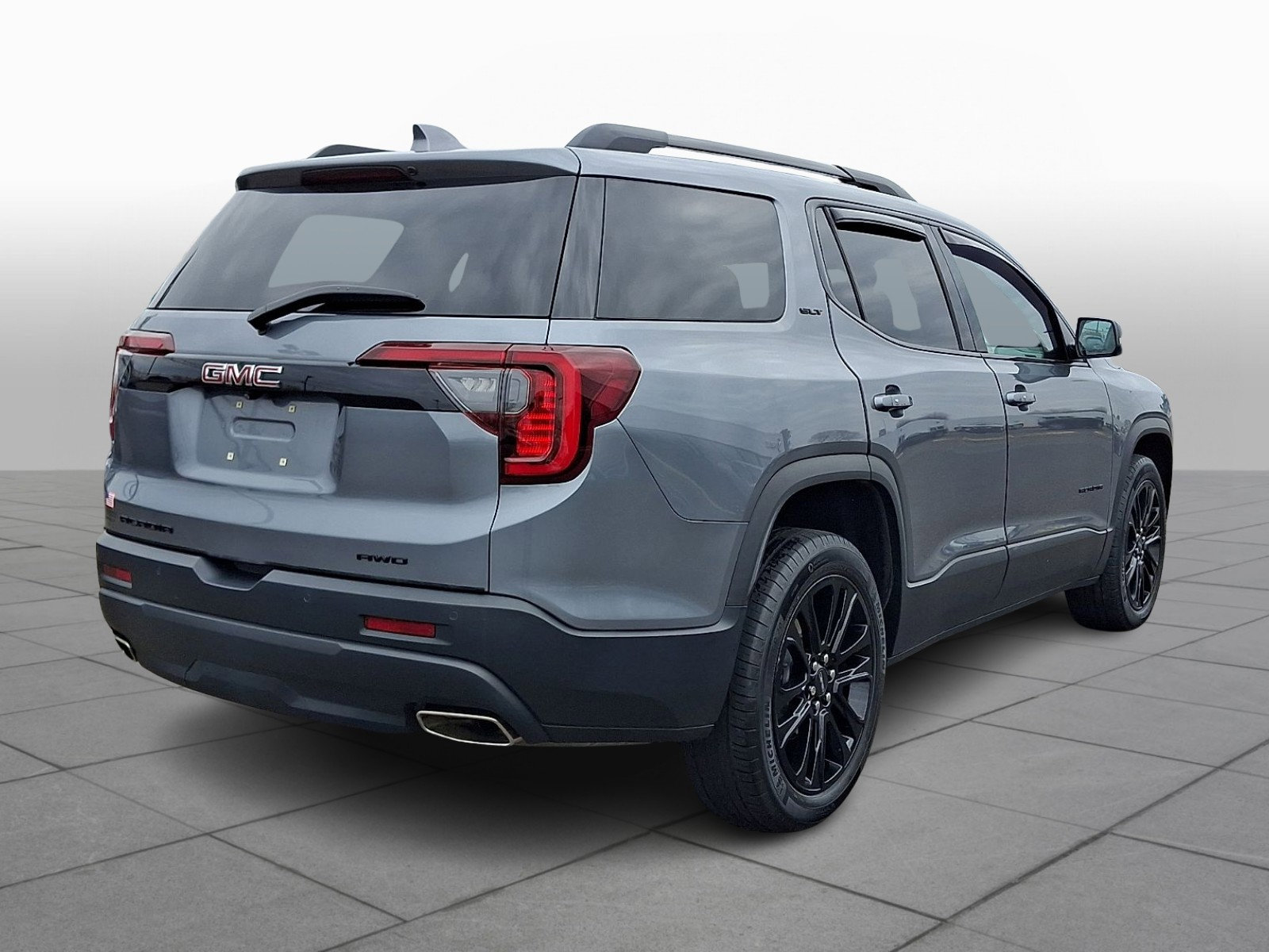 Used 2022 GMC Acadia SLT w/ Elevation Edition image 7