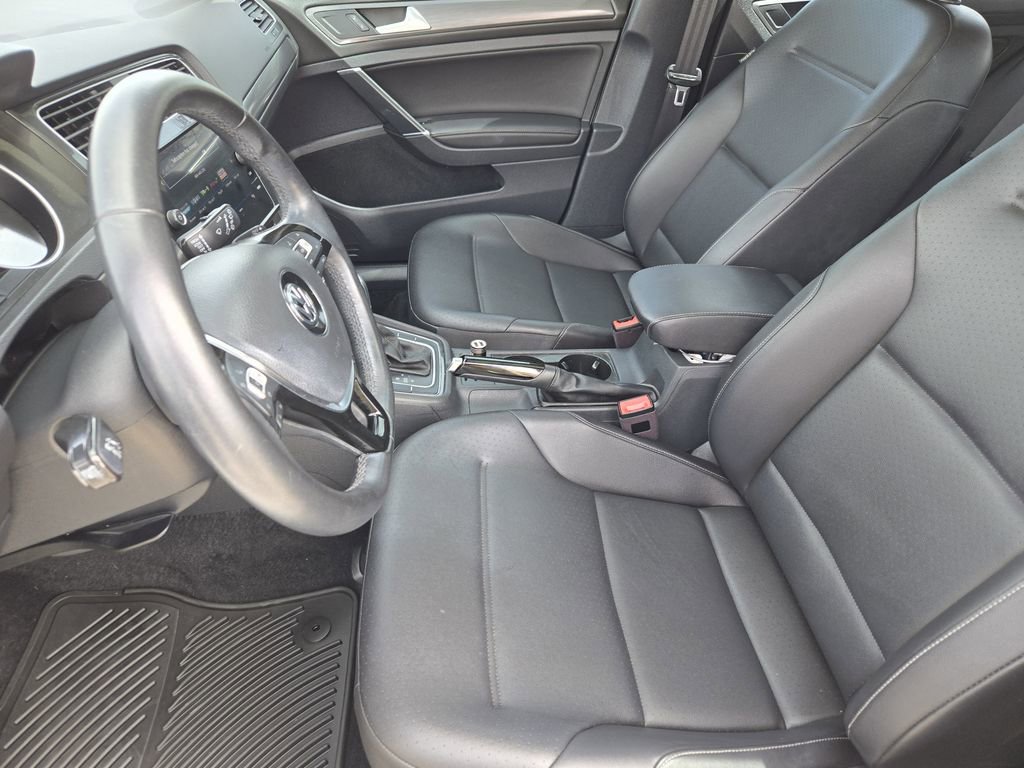 Used 2019 Volkswagen Golf SE image 14