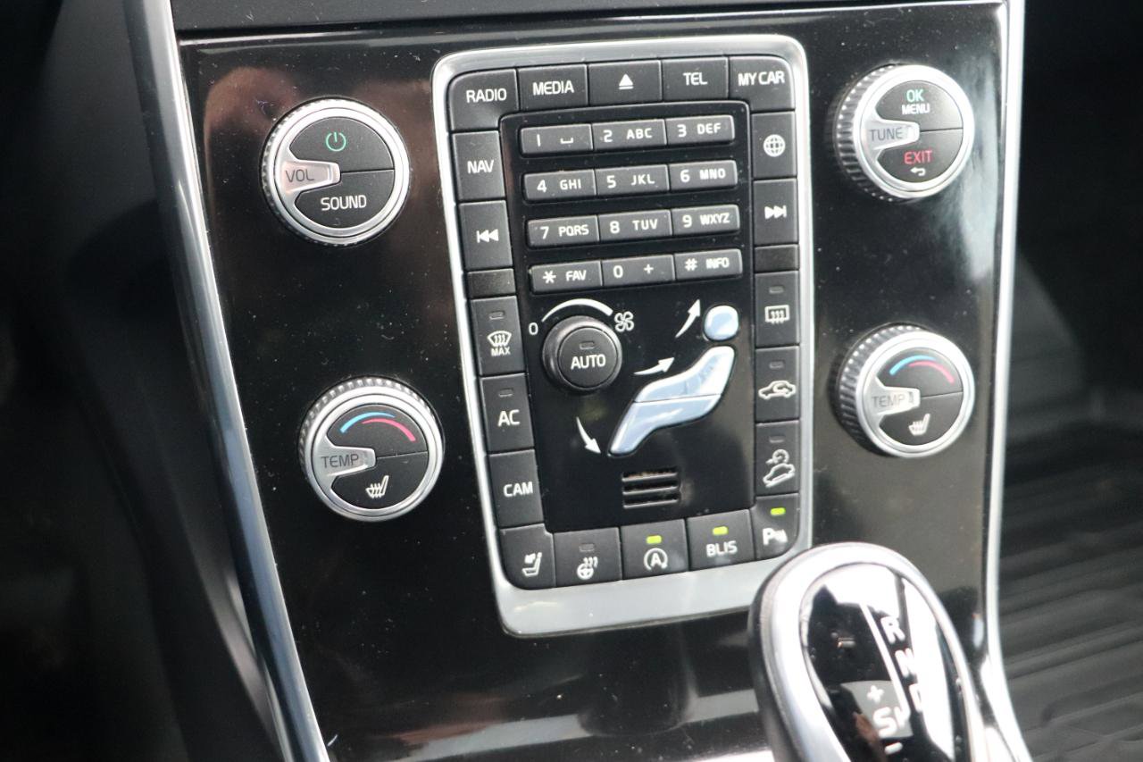 Used 2017 Volvo V60 T5 Cross Country w/ Climate Package image 11