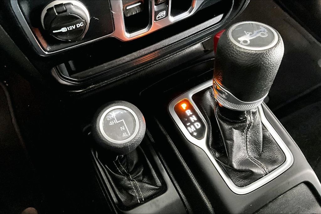 Used 2019 Jeep Wrangler Unlimited Sahara w/ Uconnect 4C Nav & Sound Group AWD/4WD image 15