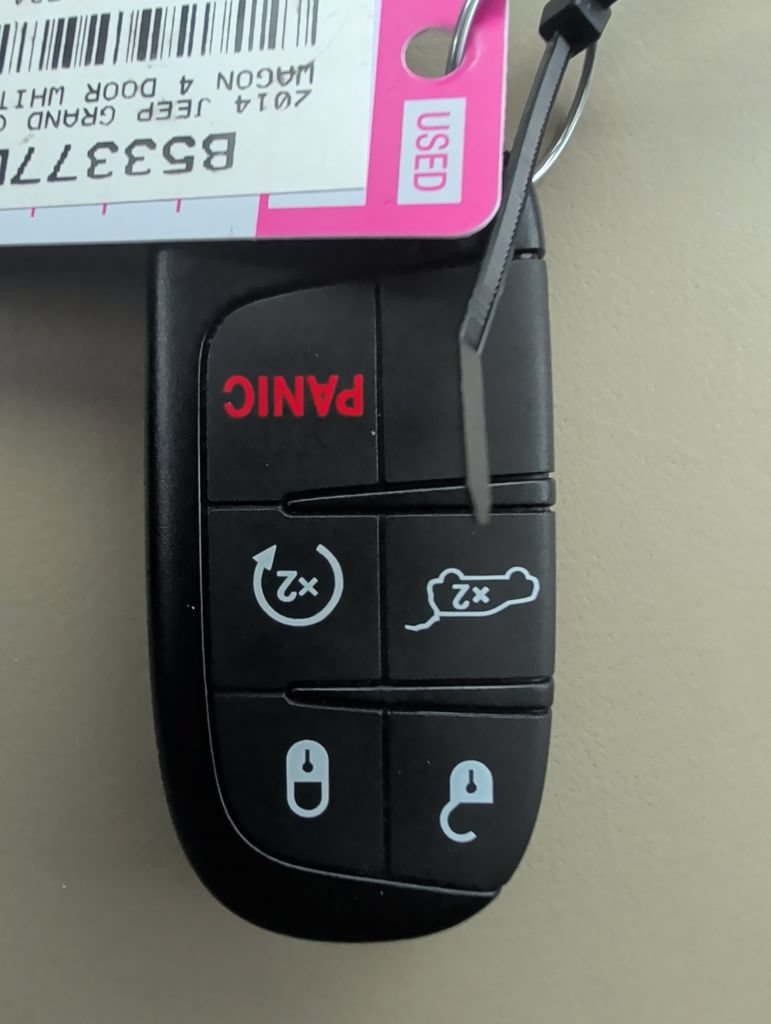 Used 2014 Jeep Grand Cherokee Overland w/ Advanced Technology Group AWD/4WD image 18