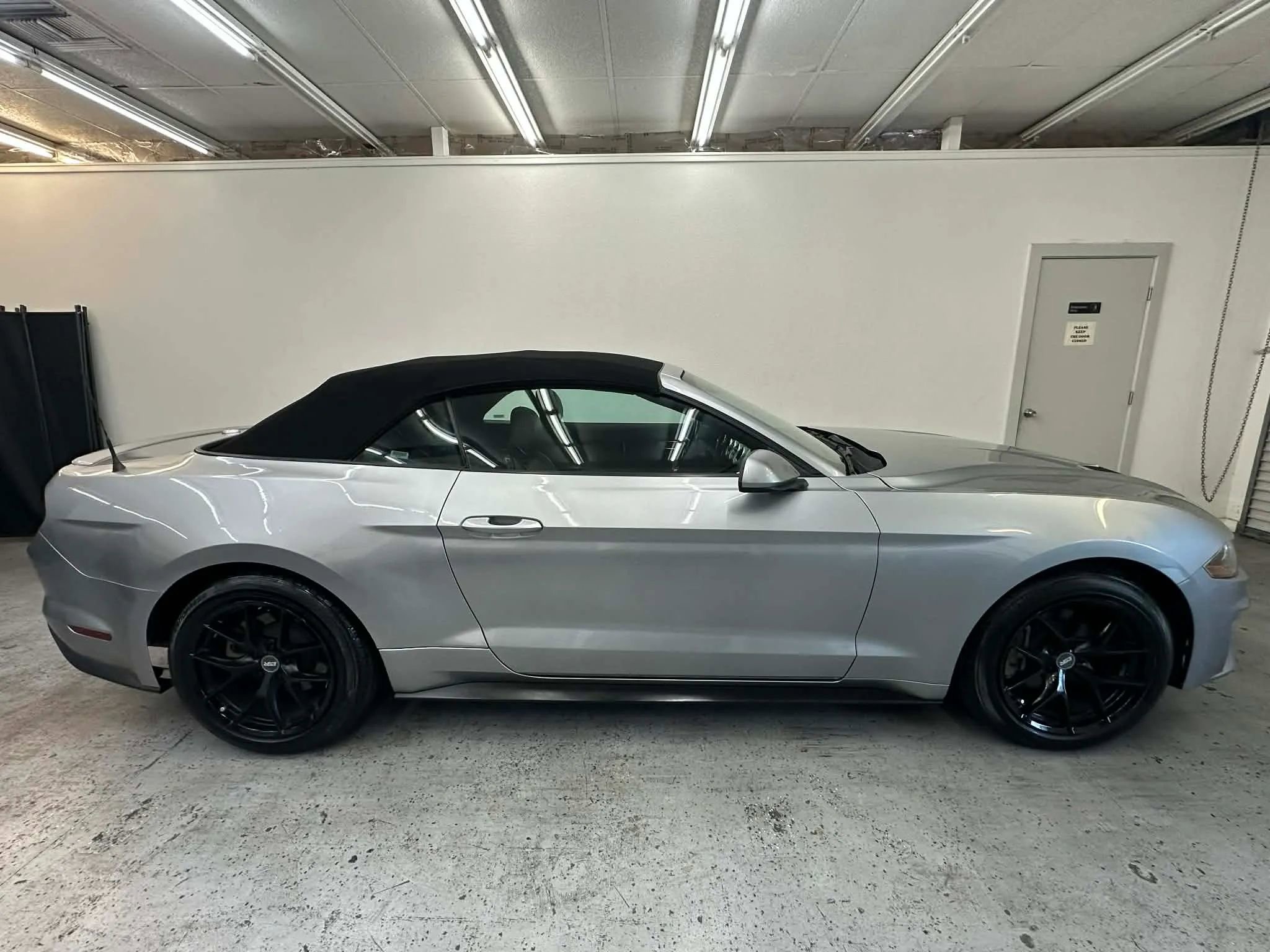Used 2022 Ford Mustang Premium RWD image 31