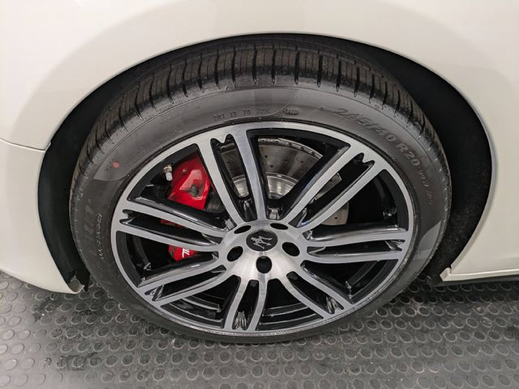 Used 2019 Maserati Ghibli S Q4 AWD/4WD image 7