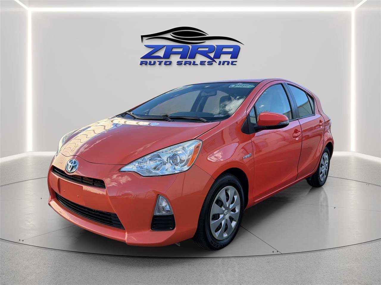 Used 2014 Toyota Prius C One image 3