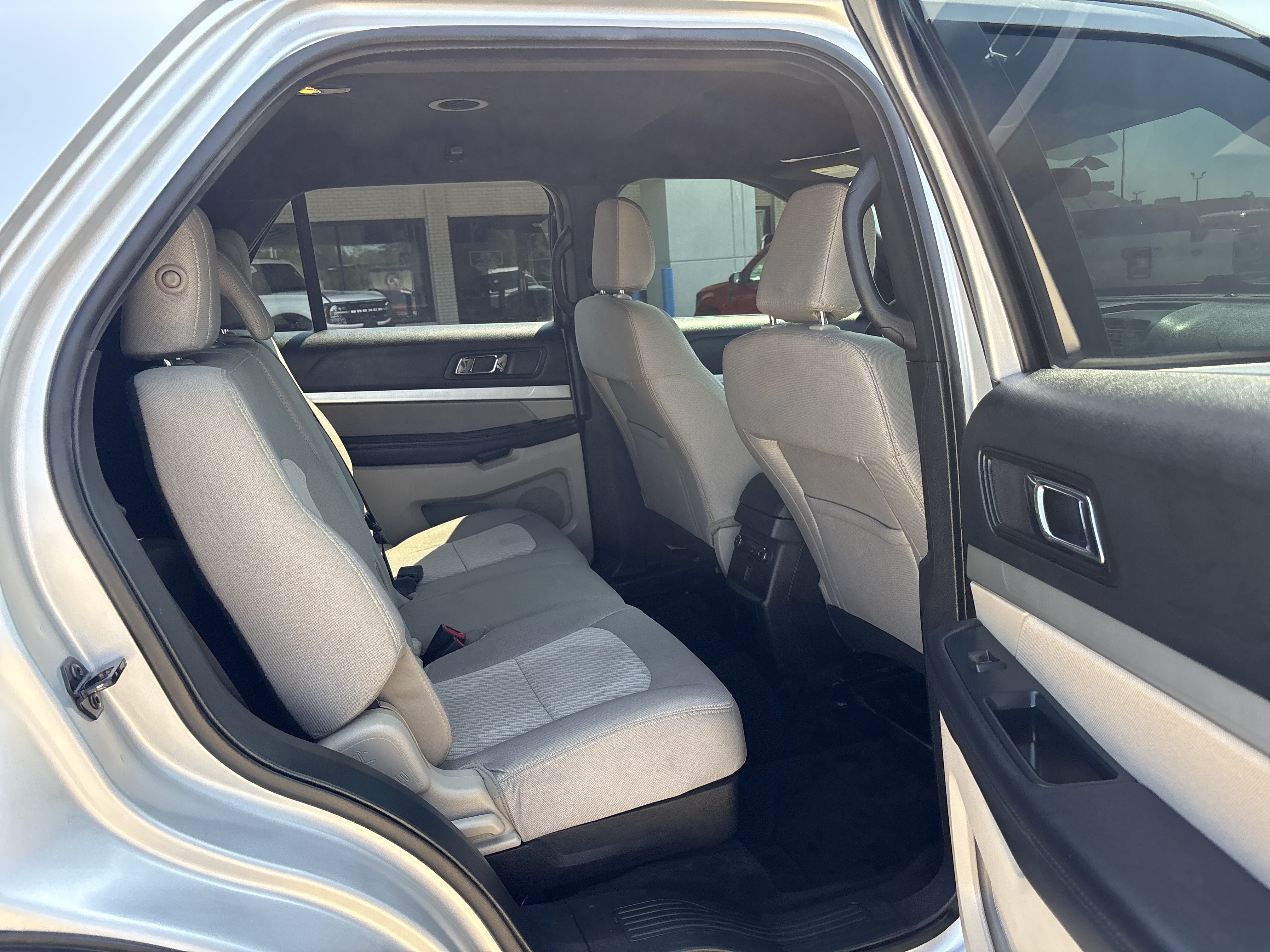 Used 2018 Ford Explorer FWD image 8