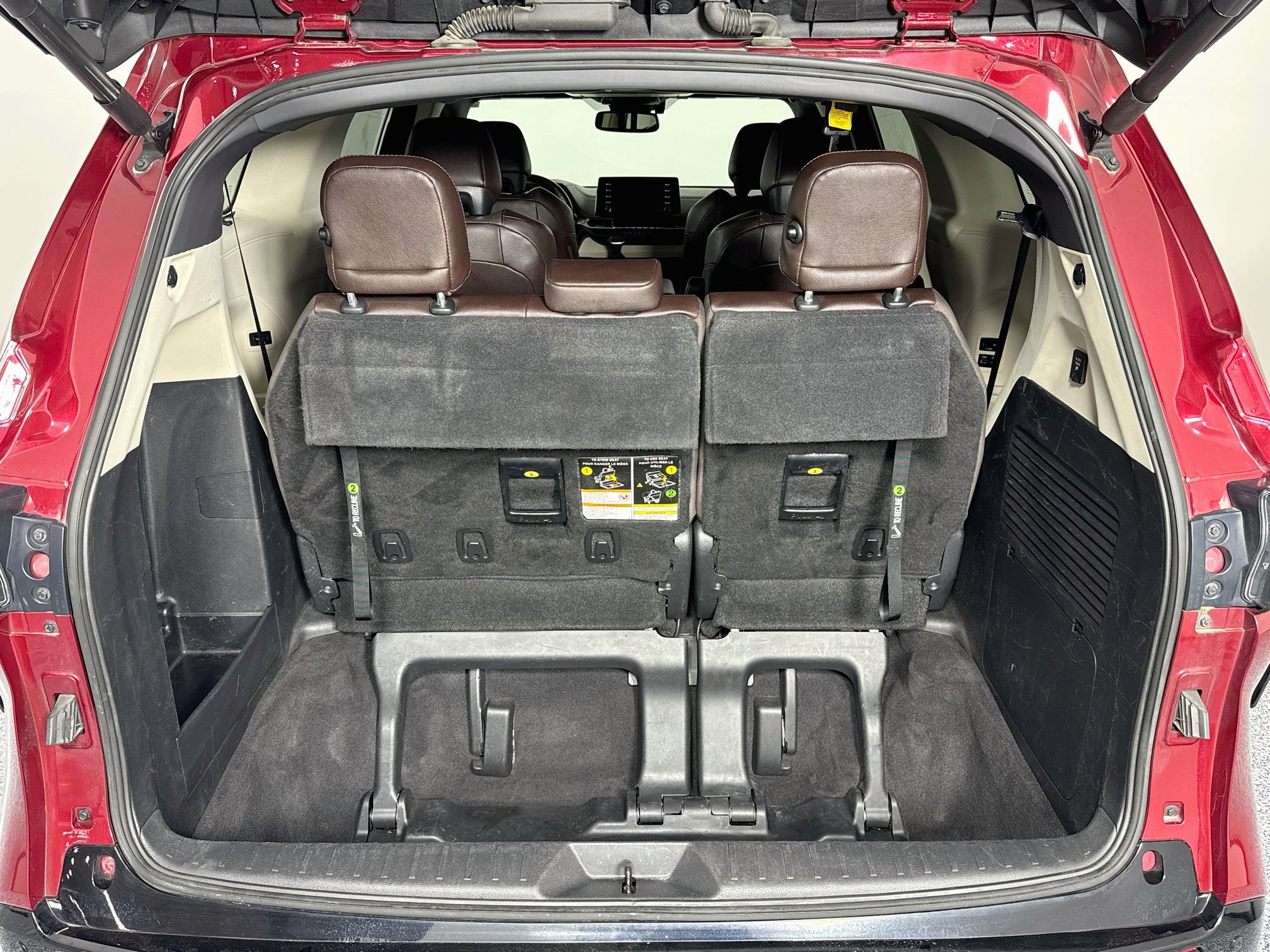 Used 2022 Toyota Sienna Platinum FWD image 29