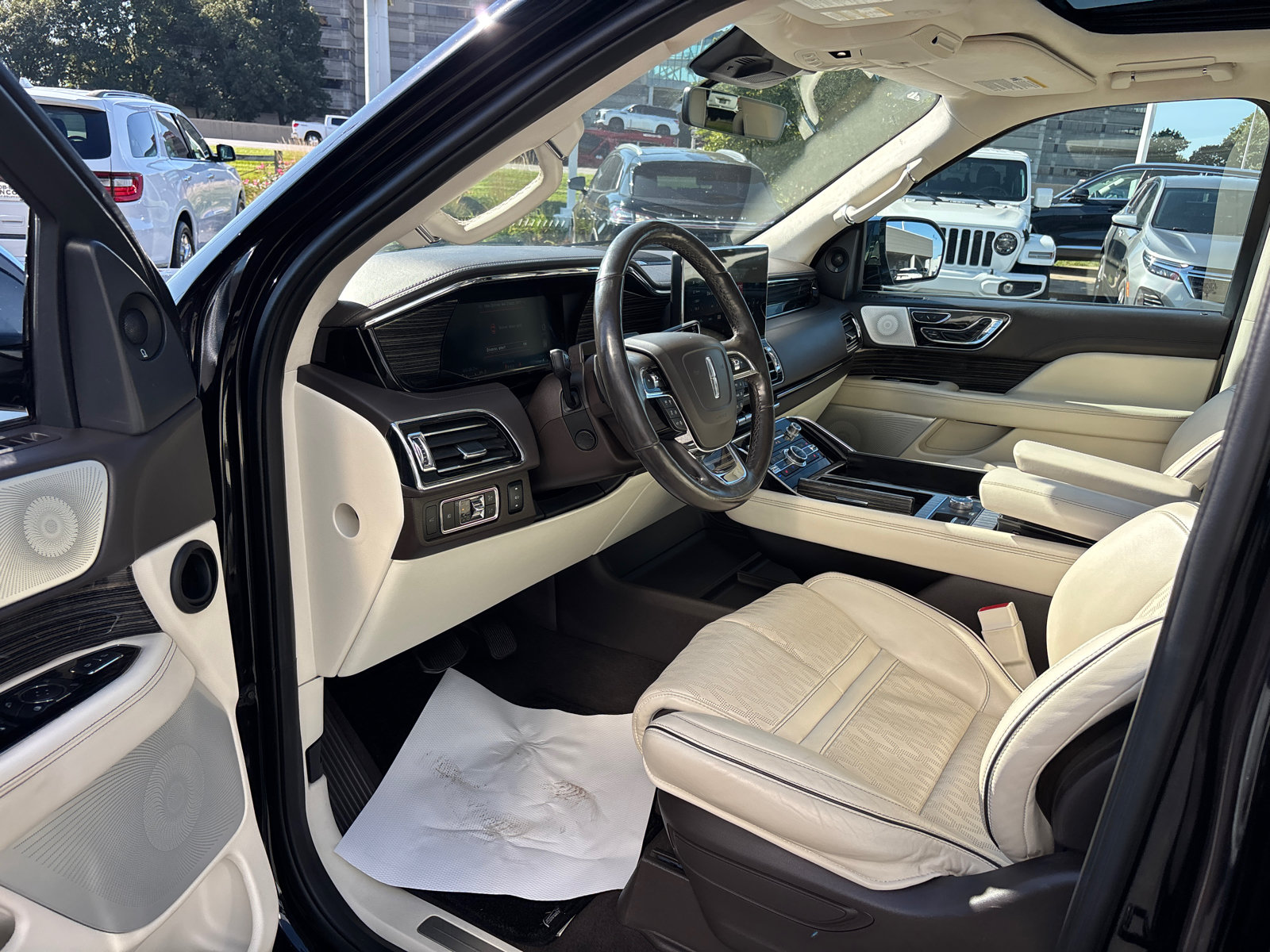 Used 2023 Lincoln Navigator L Black Label AWD/4WD image 23