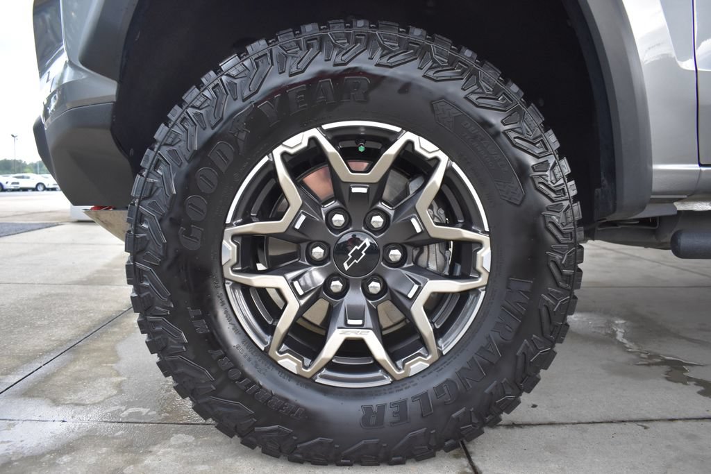 Used 2024 Chevrolet Colorado ZR2 w/ ZR2 Convenience Package III AWD/4WD image 14