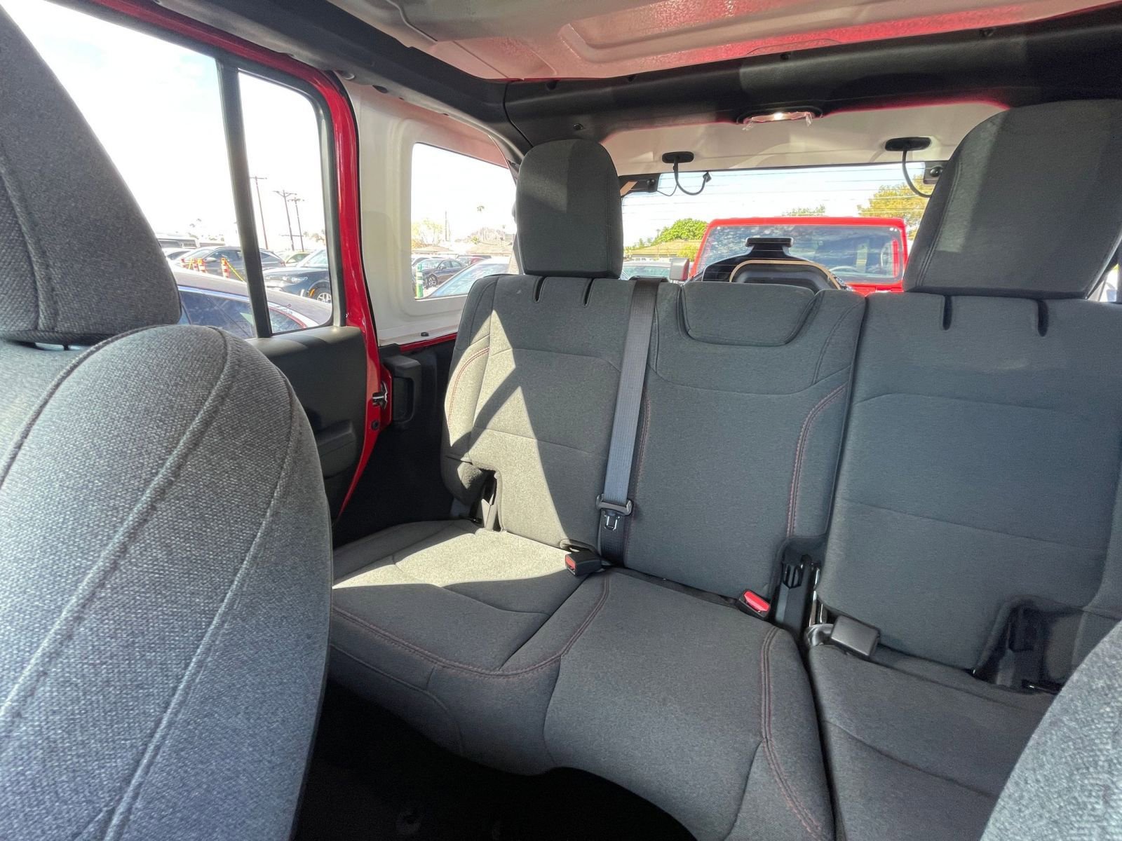 Used 2025 Jeep Wrangler Unlimited Rubicon image 39