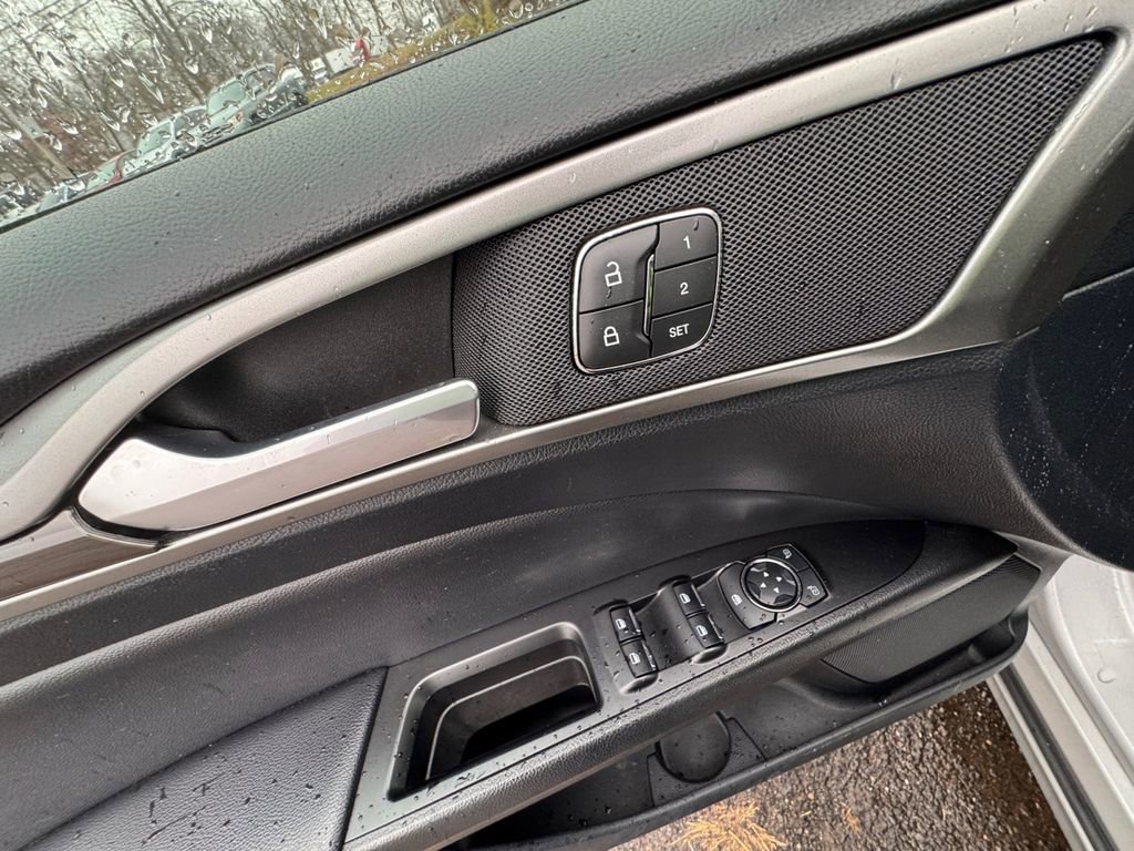 Used 2019 Ford Fusion SEL image 11