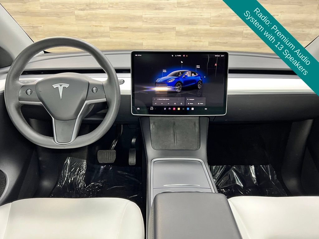 Used 2025 Tesla Model Y Long Range AWD/4WD image 2