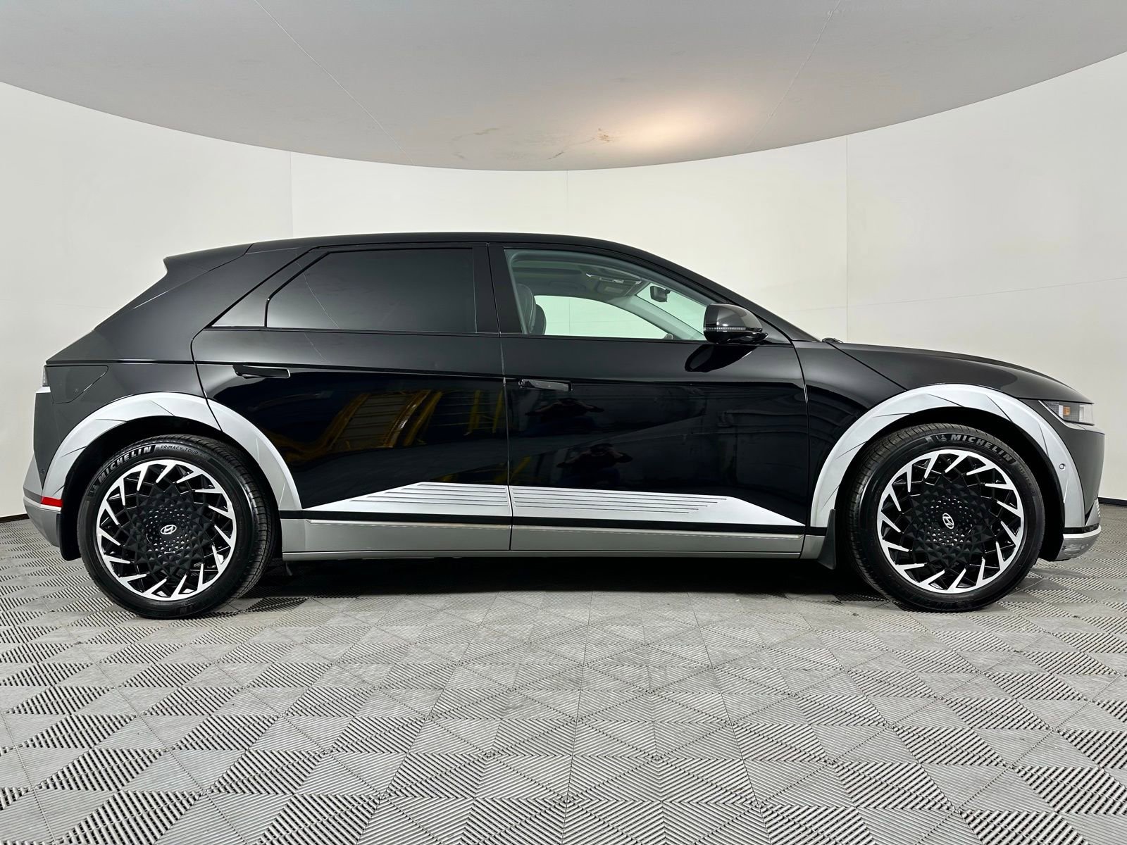 Used 2024 Hyundai Ioniq 5 Limited image 34