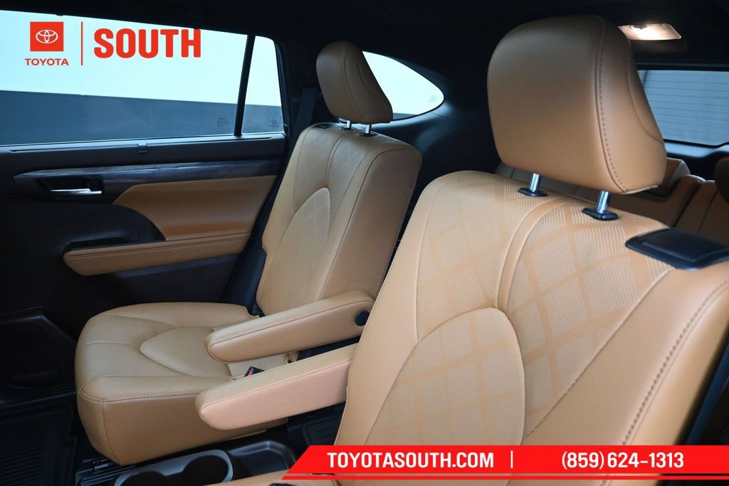 Used 2020 Toyota Highlander Platinum AWD/4WD image 24