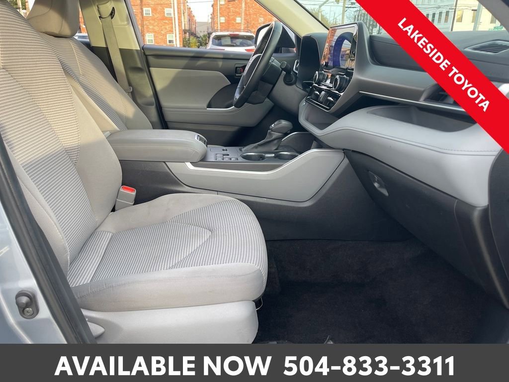 Used 2023 Toyota Highlander LE image 18