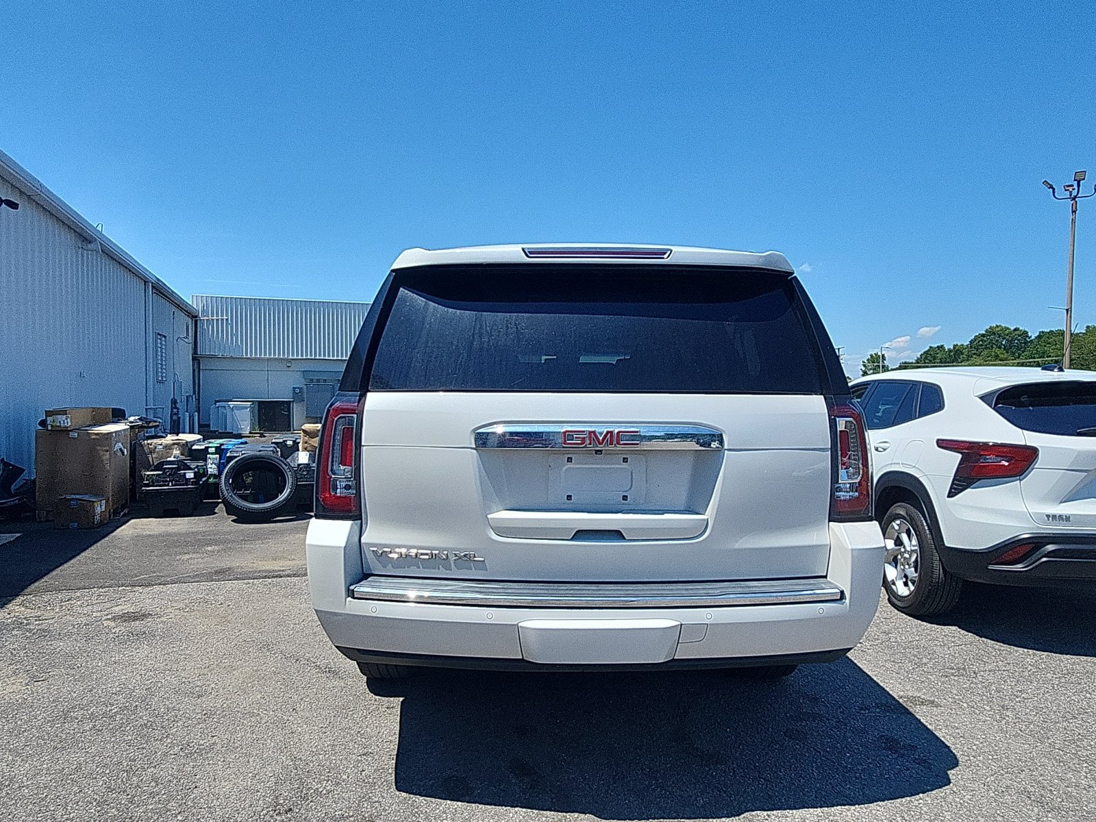 Used 2017 GMC Yukon XL Denali w/ Open Road Package RWD image 4