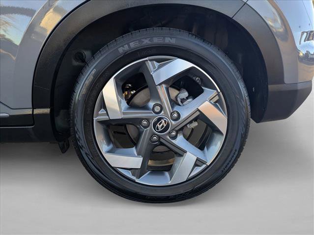 Used 2022 Hyundai Venue Limited image 23