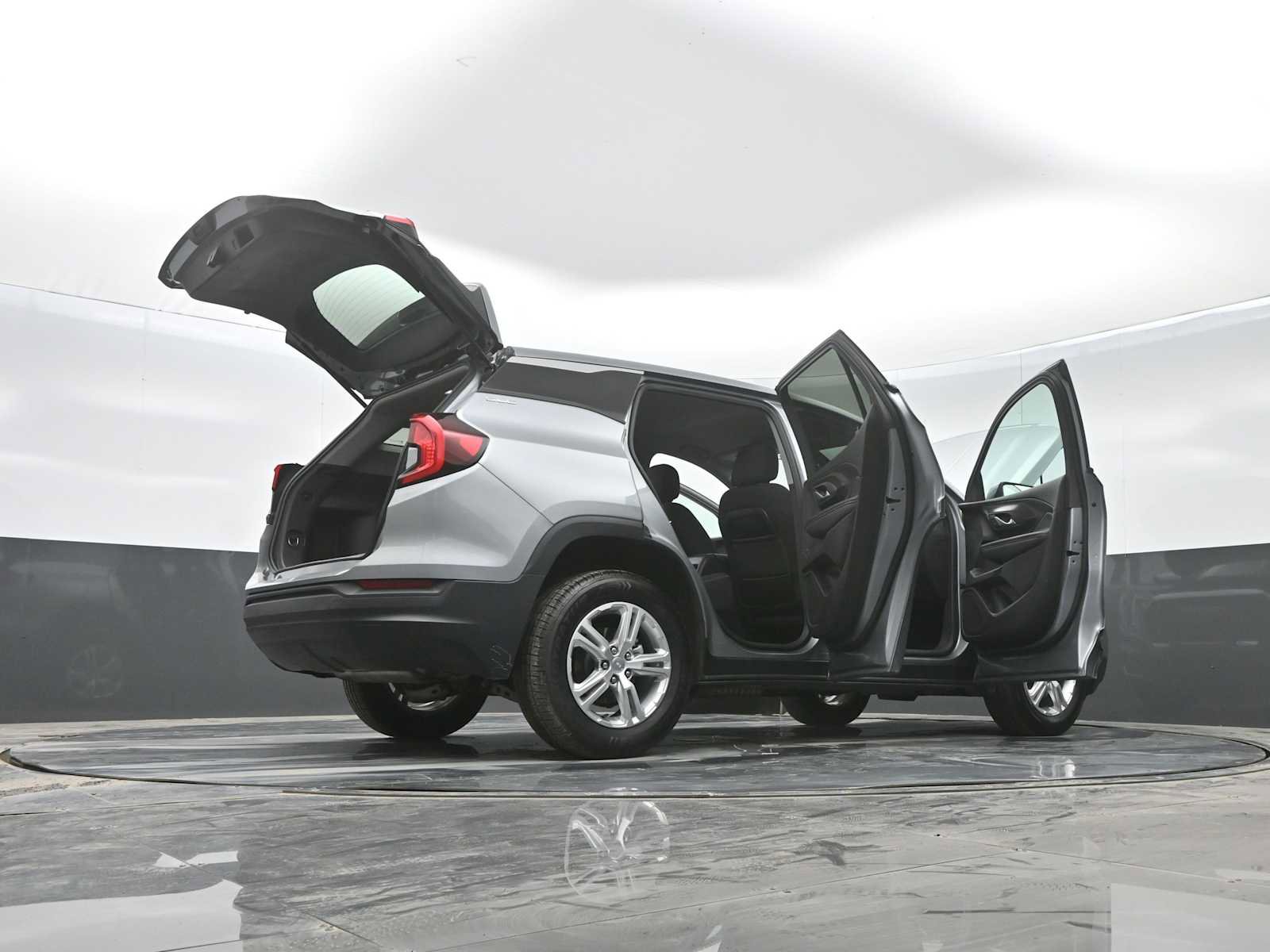 Used 2024 GMC Terrain SLE image 31