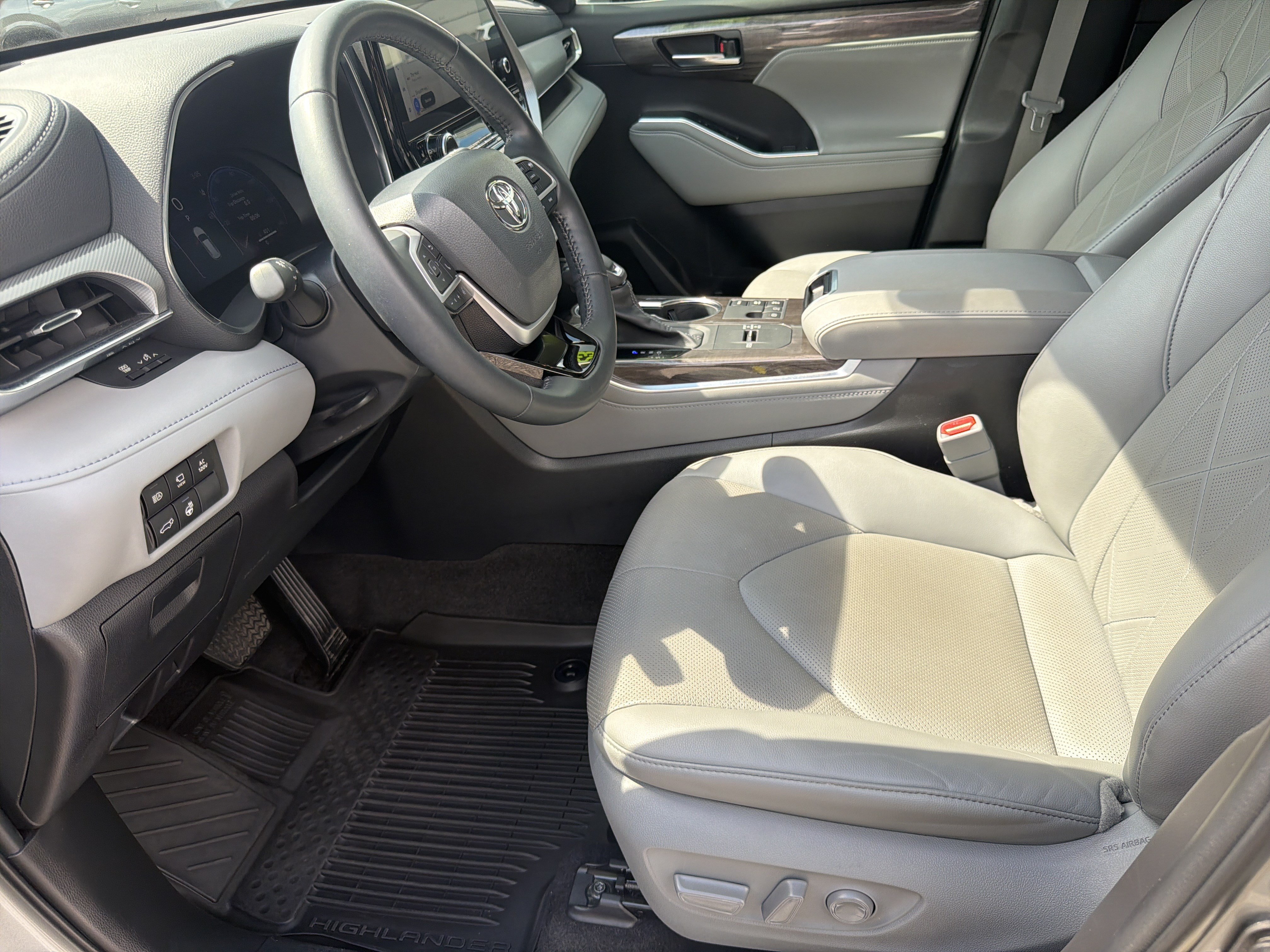 Used 2023 Toyota Highlander Platinum AWD/4WD image 19