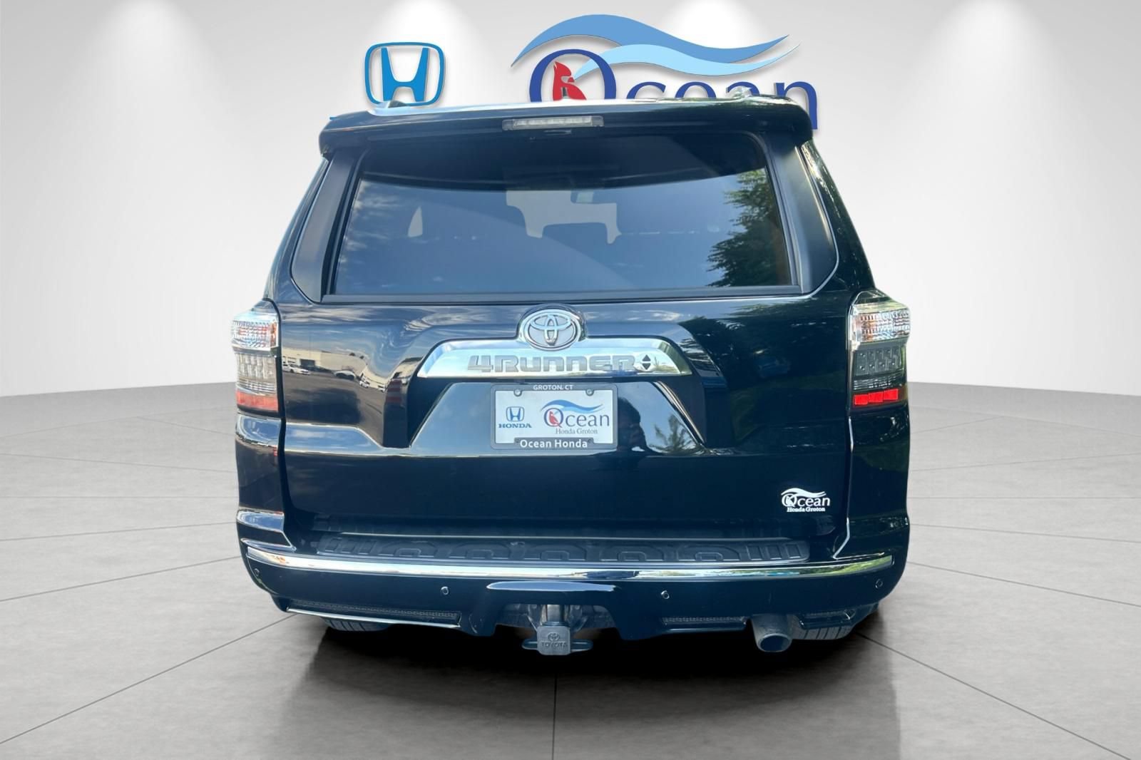 Used 2023 Toyota 4Runner Limited AWD/4WD image 4