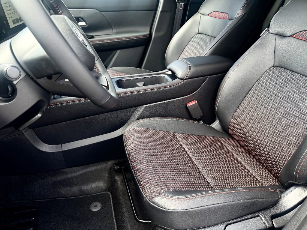 New 2025 Nissan Kicks SR w/ SR Premium Package image 9