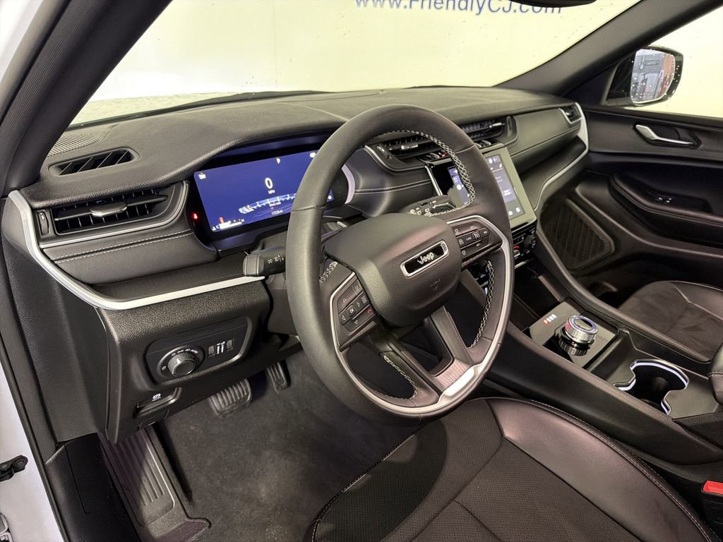 Used 2024 Jeep Grand Cherokee Altitude image 12