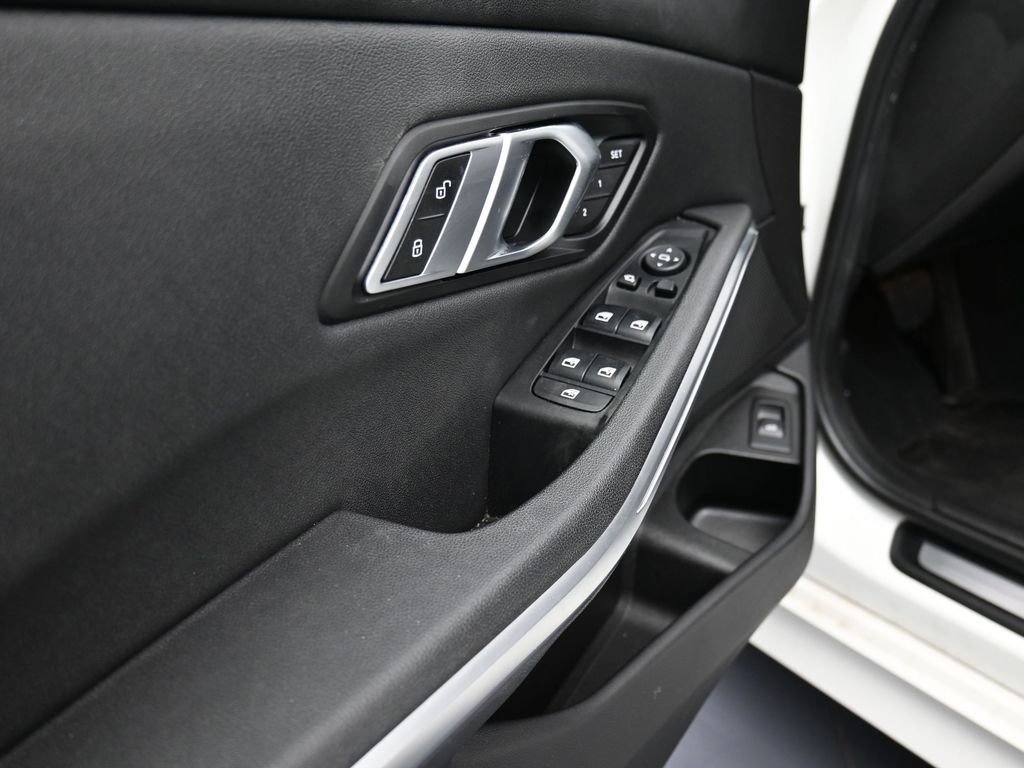Used 2021 BMW 330i xDrive Sedan w/ Convenience Package image 9